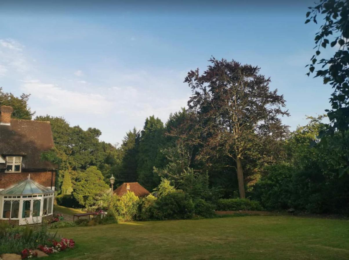 Apartament Peaceful Retreat Hideaway Surrey Esher Zewnętrze zdjęcie