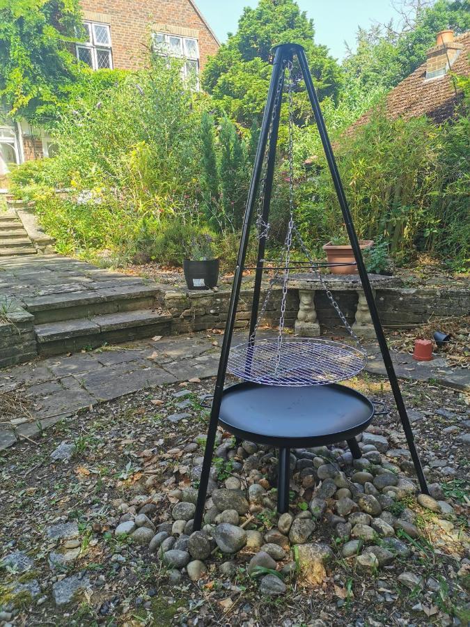 Apartament Peaceful Retreat Hideaway Surrey Esher Zewnętrze zdjęcie